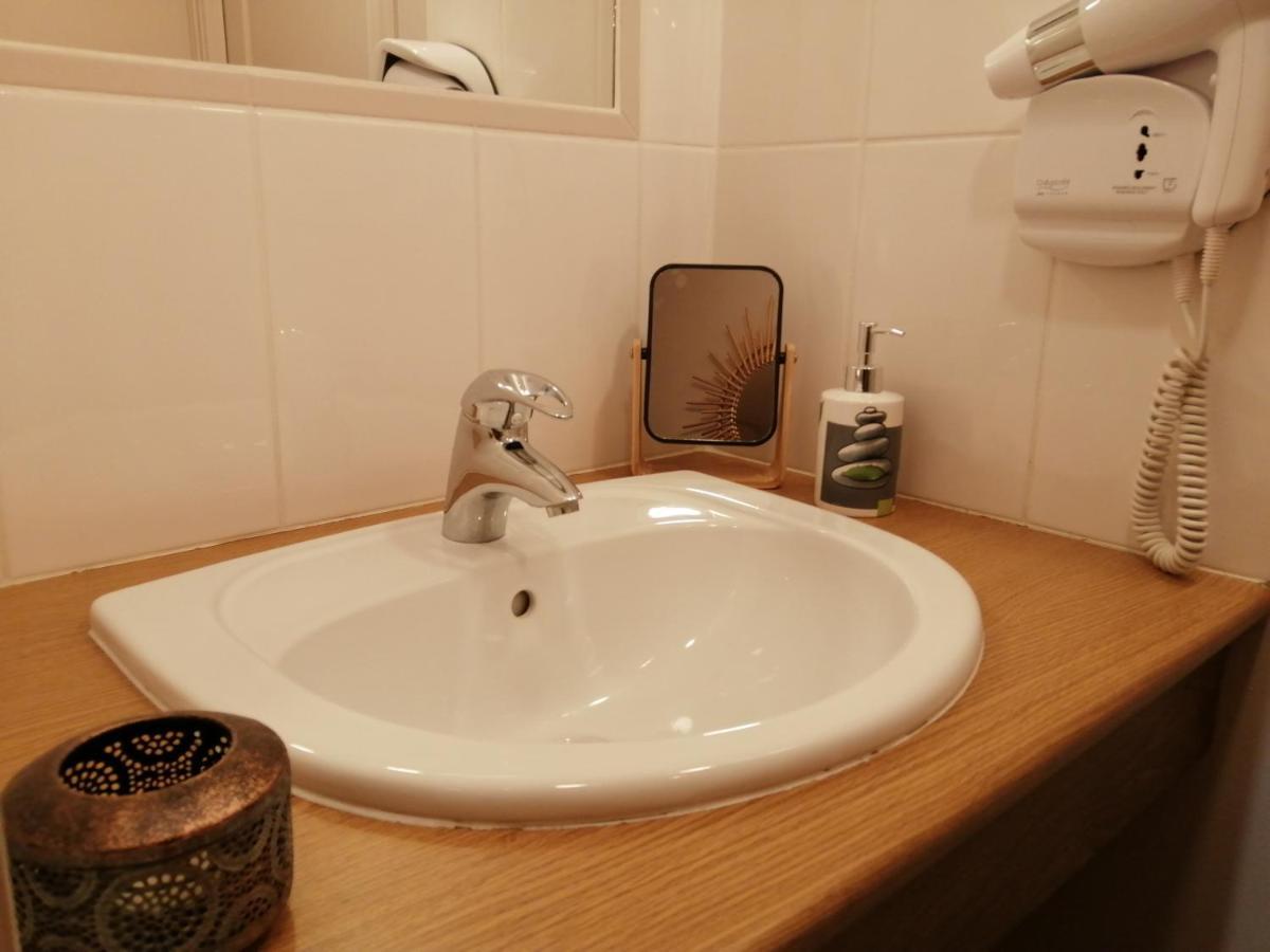 Le Chai De La Rose Spa Et Seances Bien Etre Doue-la-Fontaine Ngoại thất bức ảnh