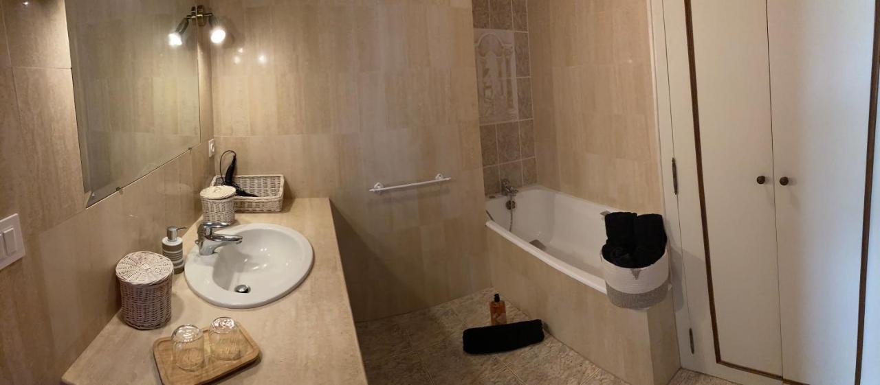 Le Chai De La Rose Spa Et Seances Bien Etre Doue-la-Fontaine Ngoại thất bức ảnh